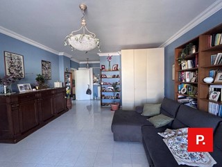 Appartamento in Affitto a Caserta, 800€, 150 m²