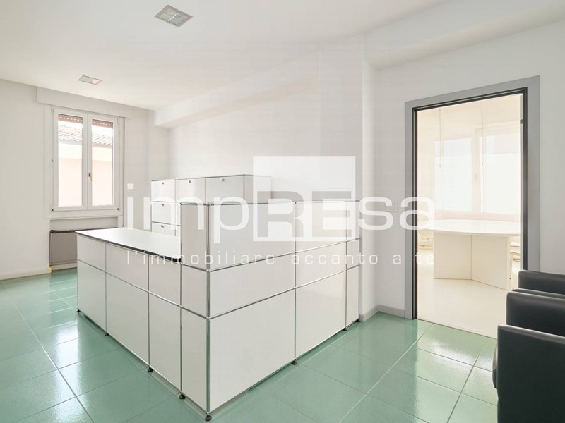Ufficio in Affitto a Treviso, 1'300€, 129 m²