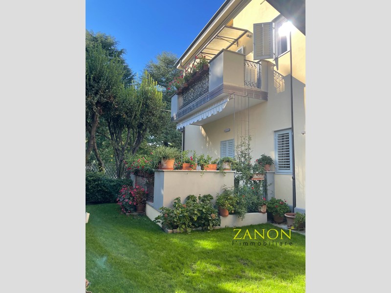 Villa in Vendita a Gorizia, 590'000€, 430 m²