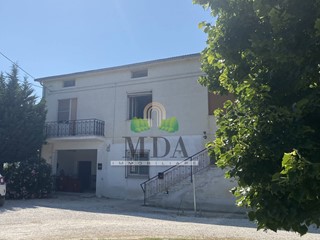 Casa Indipendente in Vendita a Sant'Omero, 110'000€, 237 m²