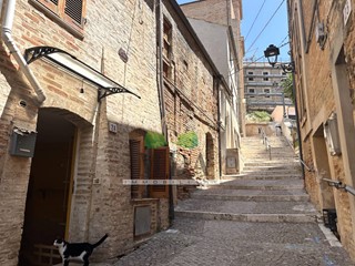 Casa Indipendente in Vendita a Monsampolo del Tronto, 40'000€, 60 m²