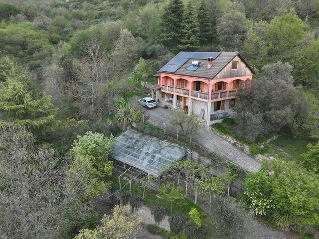 Casa Indipendente in Vendita a Aurigo, 195'000€, 190 m²