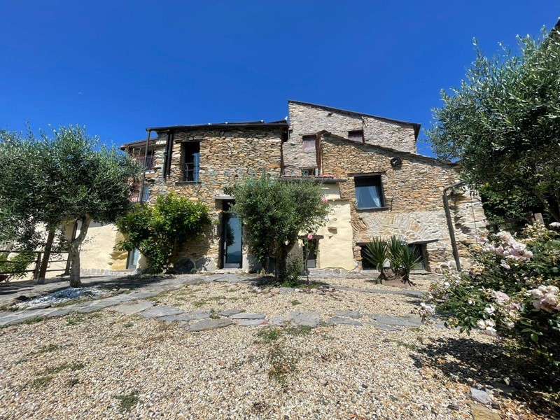 Rustico in Vendita a Borghetto d'Arroscia, 220'000€, 185 m²