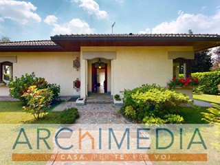 Villa in Vendita a Malnate, 540'000€, 280 m²