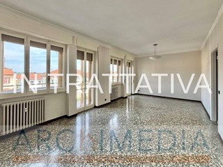 Trilocale in Vendita a Varese, 89'000€, 85 m²