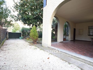 Appartamento in Vendita a Camaiore, 420'000&euro;, 130 m²