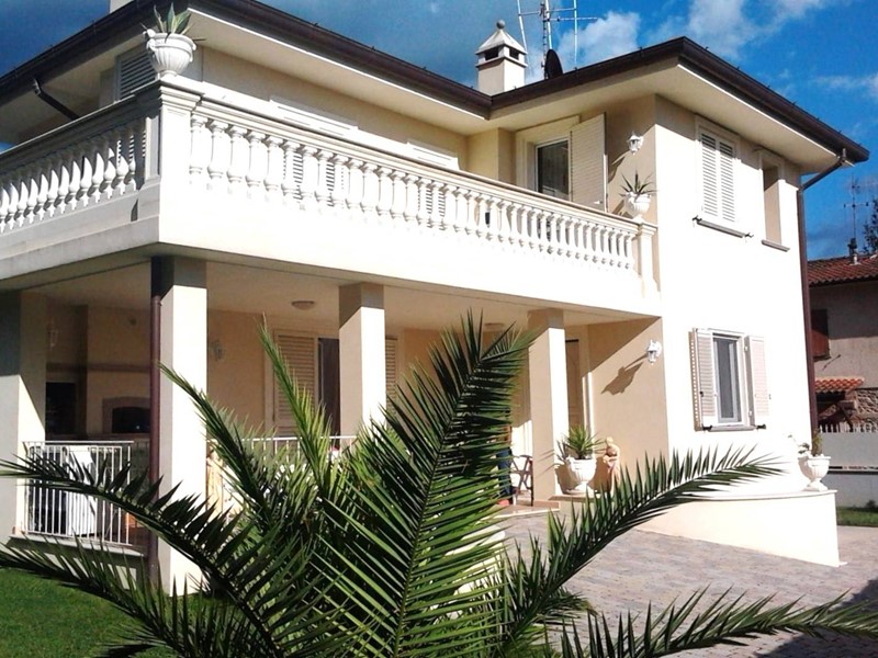 Villa in Vendita a Camaiore, 650'000&euro;, 180 m²