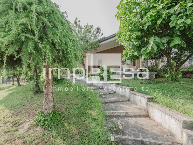 Villa in Vendita a Mogliano Veneto, 485'000€, 351 m²