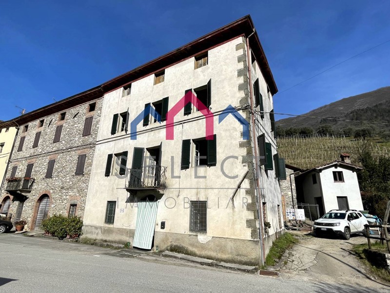 Casa Semi Indipendente in Vendita a Borgo a Mozzano, 95'000&euro;, 240 m²