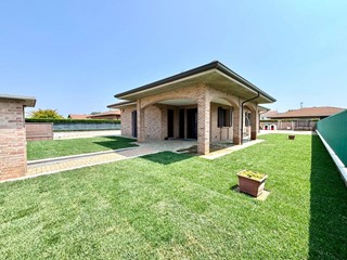 Villa in Vendita a Alessandria, 349'000€, 130 m²