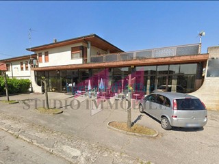 Immobile commerciale in Vendita a Castelnovo Bariano, 180'000€, 300 m²
