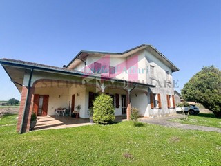 Villa in Vendita a Calto, 95'000&euro;, 260 m²