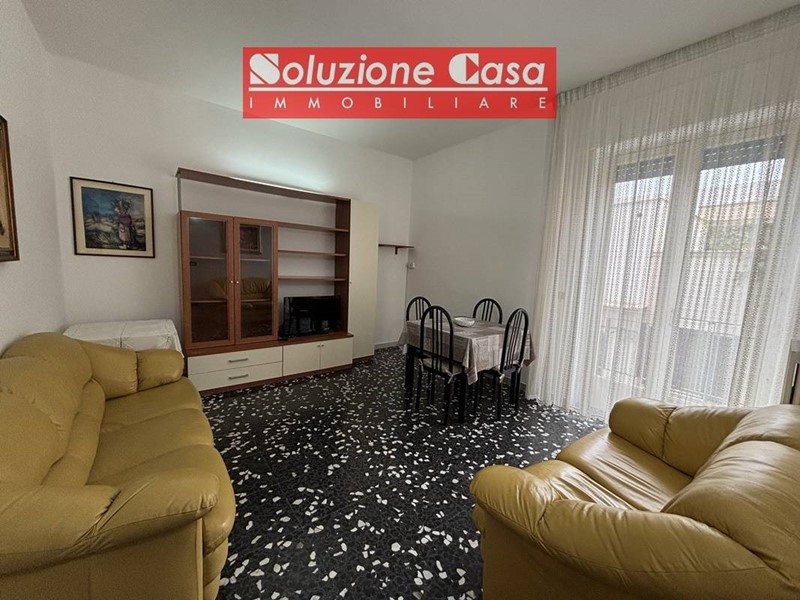 Trilocale in Vendita a Canosa di Puglia, 79'000€, 80 m²