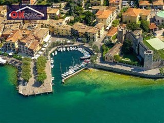 Attività commerciale in Vendita a Torri del Benaco, 30'000€, 70 m²