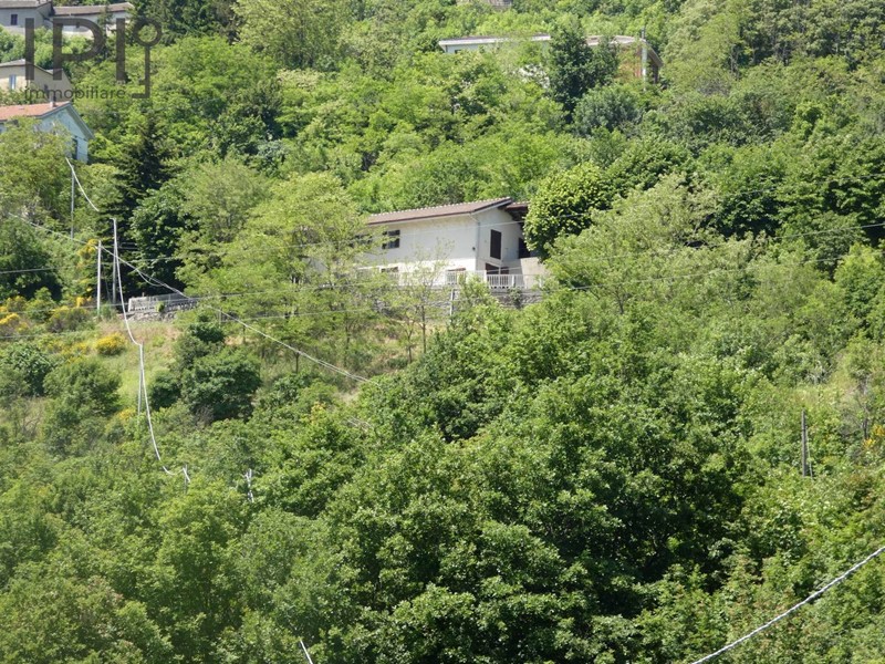 Villa in Vendita a Ponzone, 220'000€, 230 m²