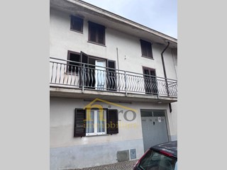 Casa Indipendente in Vendita a Rocca Santa Maria, 65'000€, 189 m²