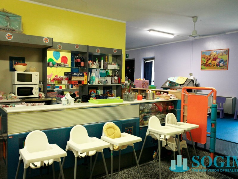 Negozio in Vendita a Peschiera Borromeo, 280'000€, 160 m²