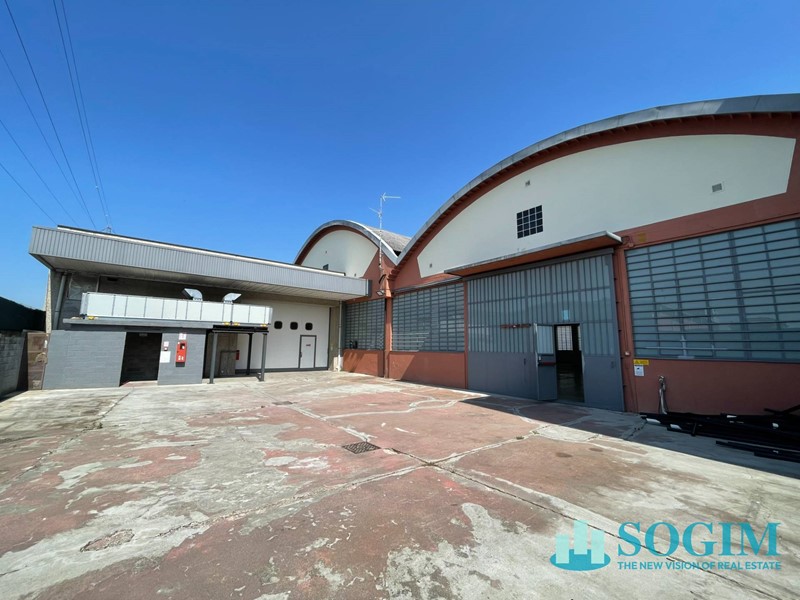 Capannone in Affitto a Cologno Monzese, 10'000€, 2000 m²