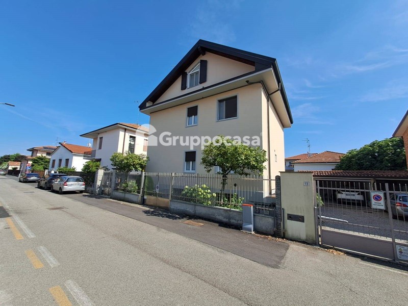 Villa in Vendita a Corbetta, 475'000€, 350 m²