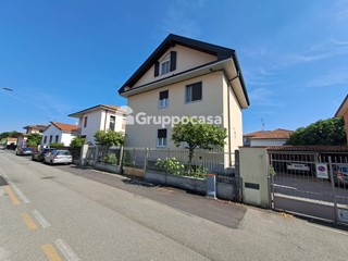 Villa in Vendita a Corbetta, 475'000€, 350 m²