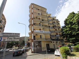 Appartamento in Vendita a Cosenza, 212 m²