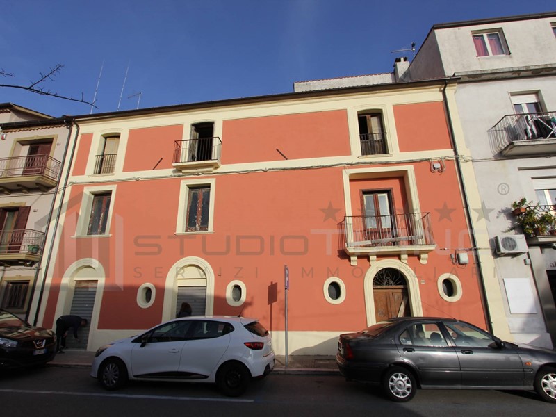 Casa Indipendente in Vendita a Rogliano, 119'000€, 273 m²
