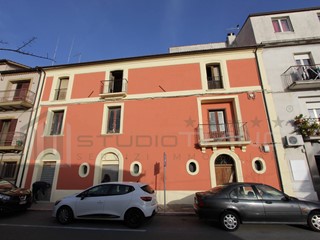 Casa Indipendente in Vendita a Rogliano, 119'000€, 273 m²