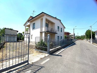 Casa Indipendente in Vendita a Corvino San Quirico, 149'000€, 220 m²