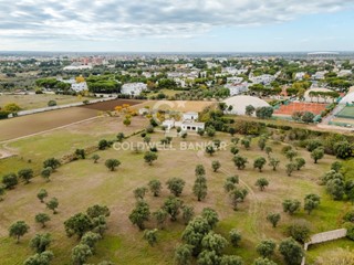 Villa in Vendita a Bari, 480'000€, 468 m²