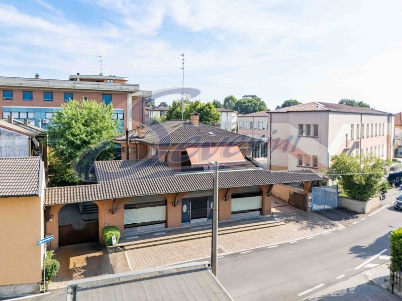 Casa Indipendente in Vendita a Fino Mornasco, 499'000€, 440 m²