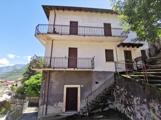 Casa Indipendente in Vendita a Civate, 110'000€, 190 m²