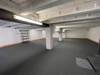 Magazzino in Vendita a Ferrara, 100'000€, 220 m²