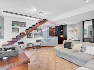 Quadrilocale in Vendita a Rho, 349'000€, 145 m²