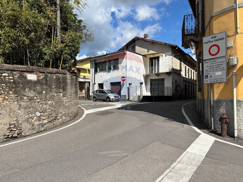 Casa Indipendente in Vendita a Gazzada Schianno, 130'000€, 146 m²