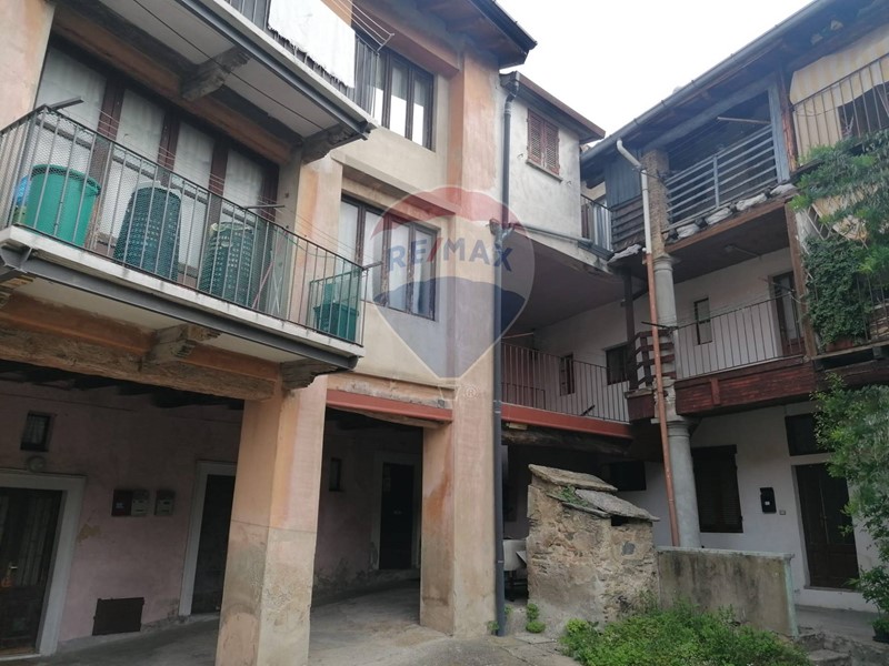 Casa Semi Indipendente in Vendita a Cantello, 82'000€, 178 m²