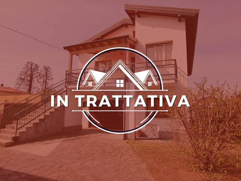 Villa in Vendita a Biandronno, 245'000€, 195 m²