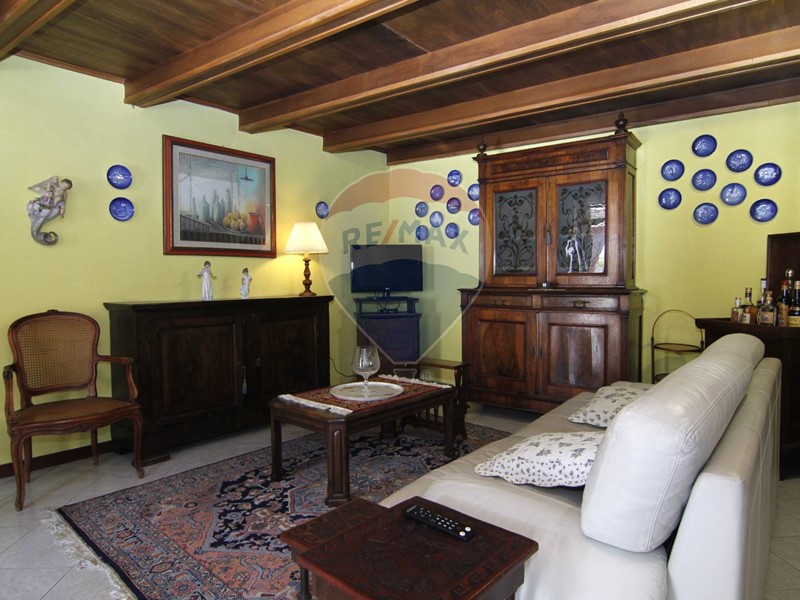 Appartamento in Vendita a Varese, 170'000€, 140 m²