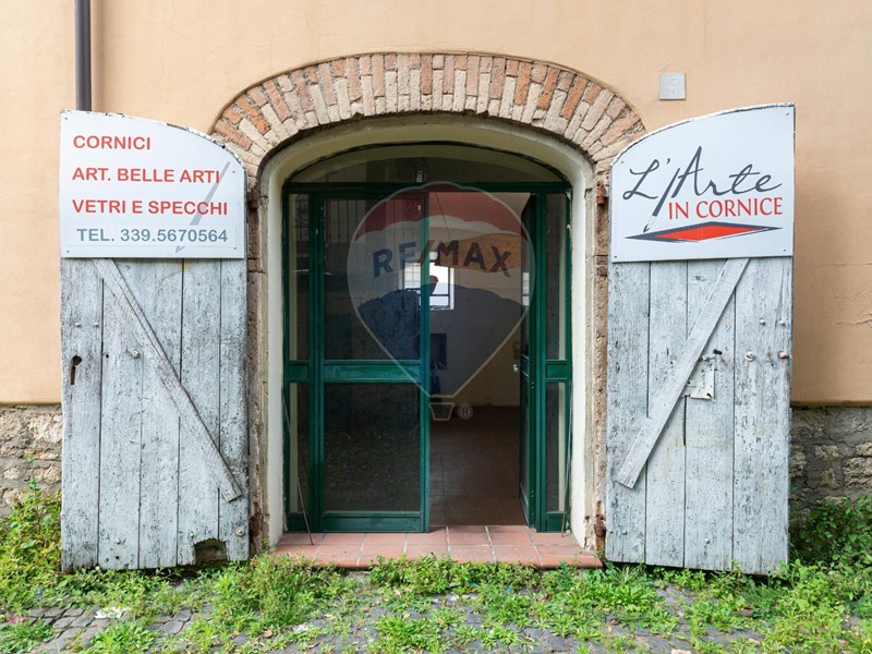 Immobile commerciale in Affitto a Monterotondo, 1'200€, 81 m²