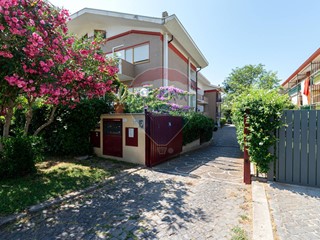 Villetta a schiera in Vendita a Roma, 435'000€, 250 m²