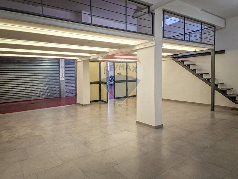 Box in Affitto a Palermo, 1'200€, 100 m²