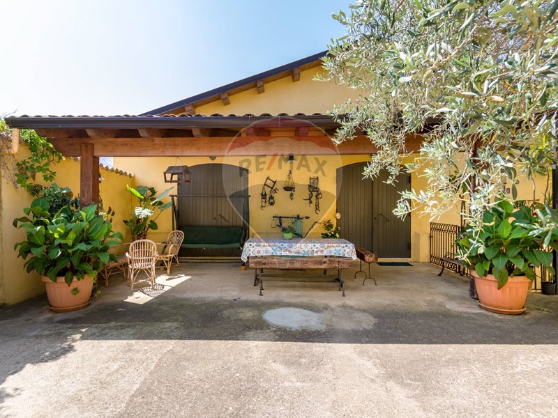 Rustico in Vendita a Carini, 1'100'000€, 353 m²