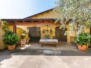 Rustico in Vendita a Carini, 1'100'000€, 353 m²