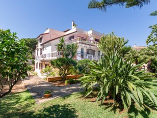 Casa Semi Indipendente in Vendita a Palermo, 450'000€, 231 m², con Box