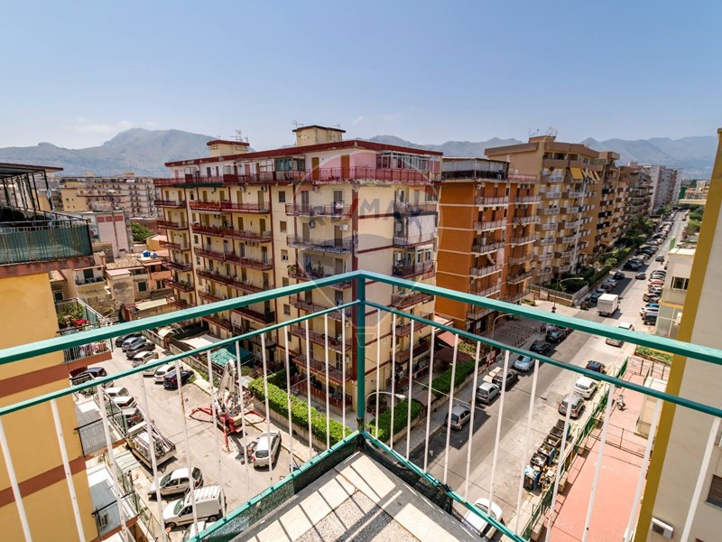 Attico in Vendita a Palermo, 190'000€, 147 m²