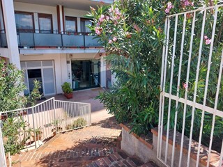 Ufficio in Affitto a Palermo, 700€, 95 m²