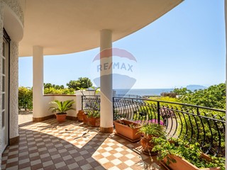Villa in Vendita a Palermo, 748'000€, 297 m²