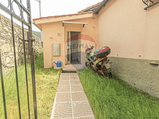 Casa Semi Indipendente in Vendita a Genova, 80'000€, 95 m²