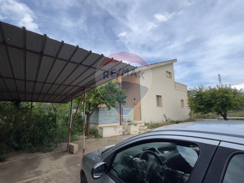 Villa in Vendita a Santeramo in Colle, 70'000€, 12000 m²