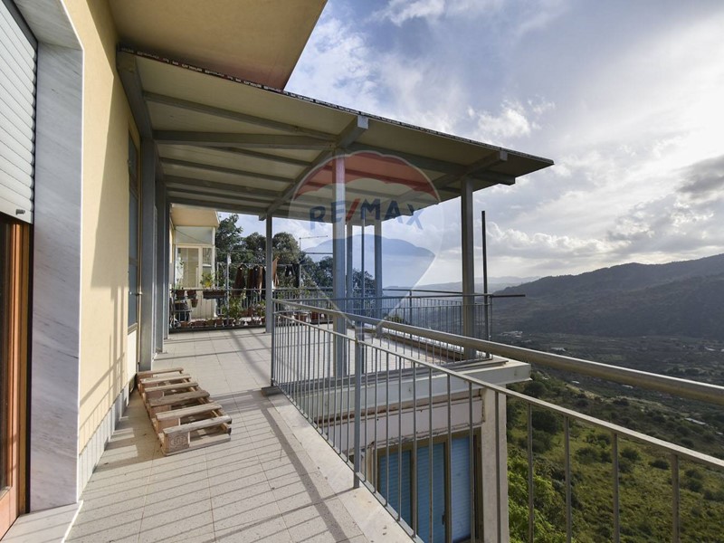 Quadrilocale in Vendita a Bronte, 57'000&euro;, 87 m²