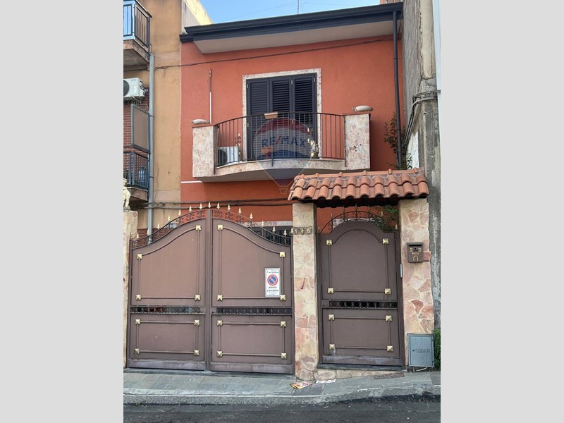 Casa Indipendente in Vendita a Misterbianco, 158'000€, 120 m²